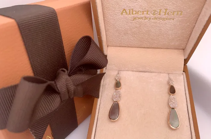 Albert Hern Earrings Earrings 14kt Gold Mother of Pearls Diamonds Pears Drop Albert Hern Earrings Earrings 14kt Gold Mother of Pearls Diamonds Pears Drop
