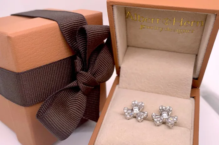 Albert Hern Earrings Earrings 18kt Gold Diamonds Flower Stud